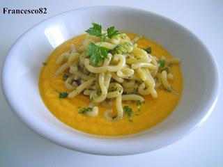 Zuppetta di zucca con pasta saltata