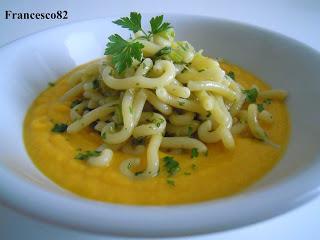 Zuppetta di zucca con pasta saltata