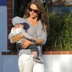 Alessanda Ambrosio con la figlia Anja e il figlio Noah a Brentwood06