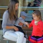 Alessanda Ambrosio con la figlia Anja e il figlio Noah a Brentwood03