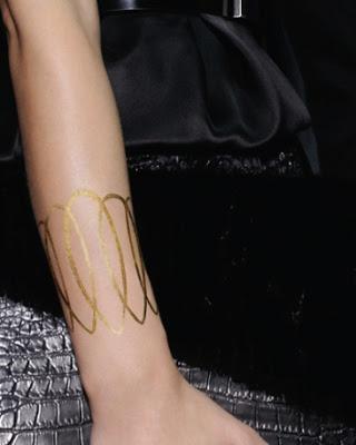 I TATUAGGI DORATI DI DIOR