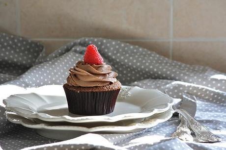 Torta cioccolato e lamponi (con cupcakes) IMG_3114