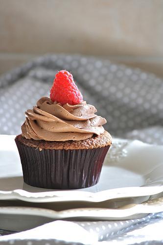 Torta cioccolato e lamponi (con cupcakes) IMG_3118