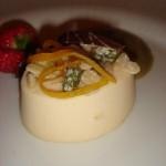 Biancomangiare alle mandorle con frutta secca e crema al pistacchio Biancomangiare alle mandorle con frutta secca e crema al pistacchio