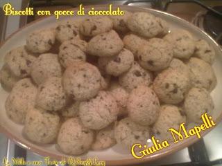 BISCOTTI CON GOCCE DI CIOCCOLATO