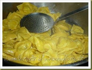 Tortelloni burro e salvia (11)