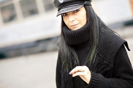 Smilingischic , Sandra Bacci, military trend, total black look, colored hair, capelli colorati di verde. cappello con visiera, Mango Military Trend: total black!