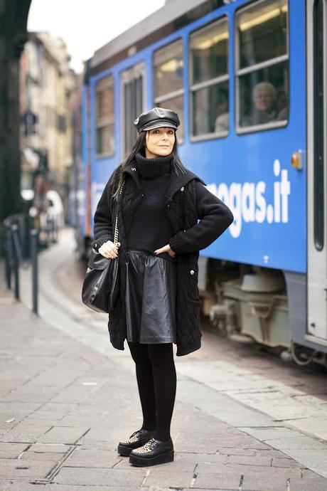 smilingischic, passaggio del tram, milano, streetstyle, military trend, total black, outfit Military Trend: total black!