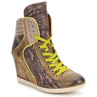 Autunno inverno 2012-2013 , 4° must have : Sneakers con tacco: 4