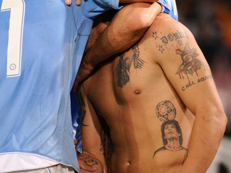 TUTTI I TATUAGGI DI LAVEZZI IL FAMOSO CALCIATORE