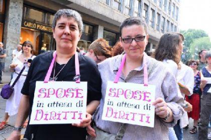 Gay, bocciato testo base di legge contro omofobia Gay, bocciato testo base di legge contro omofobia