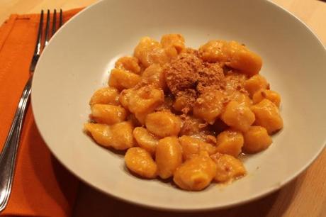 Gnocchi di zucca con crema agli amaretti