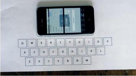 iPhone utilizzato con una tastiera su carta grazie ad uno studente