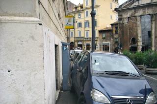 IL MAGNIFICO GHETTO DI ROMA RIDOTTO A TERRA DI NESSUNO: TRA SOSTA SELVATICA E INCURIA, CONATI DI VOMITO A NON FINIRE