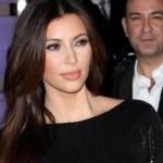 Kim e Kourtney Kardashian presentano la loro linea di moda a Londra09