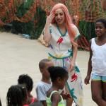 Lady Gaga a piedi nudi a Rio de Janeiro07