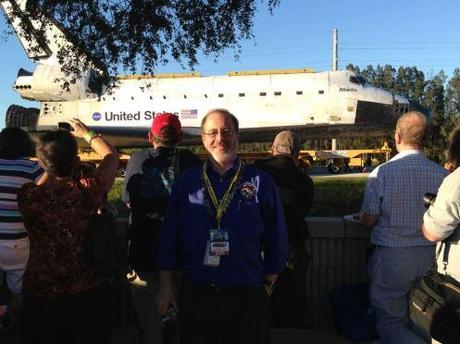 Lo Space Shuttle Atlantis arriva al Kennedy Space Center Visitor Complex