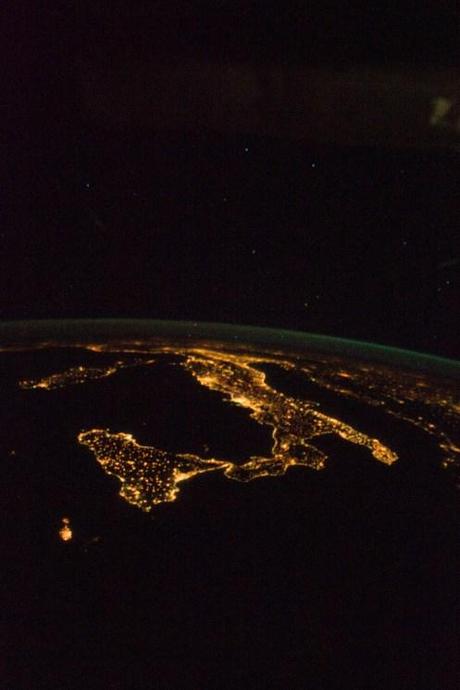 L’Italia di notte ripresa dalla ISS