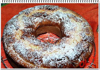 Ciambella al mascarpone con marmellata di mela cotogna