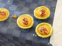 Tartellette ai cachi e noci e la marmellata di cachi...non pervenuta