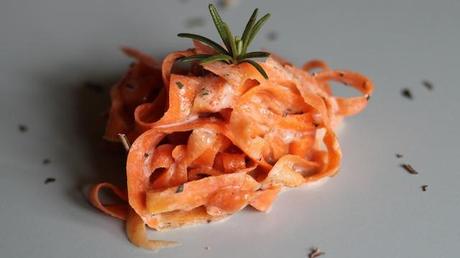 Tagliatelle di carote con salsa al rosmarino