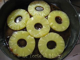 Torta rovesciata con ananas caramellate