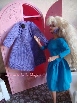 Barbie cappottino ai ferri. anche a Barbie piace l'handmade