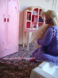 Barbie cappottino ai ferri. anche a Barbie piace l'handmade