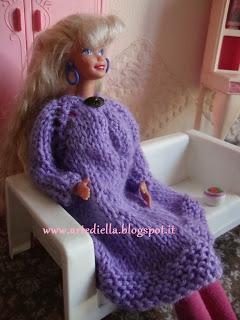 Barbie cappottino ai ferri. anche a Barbie piace l'handmade