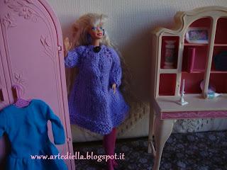 Barbie cappottino ai ferri. anche a Barbie piace l'handmade