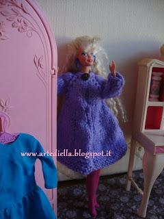 Barbie cappottino ai ferri. anche a Barbie piace l'handmade