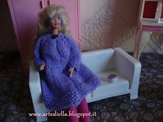 Barbie cappottino ai ferri. anche a Barbie piace l'handmade