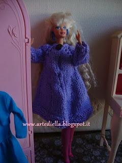 Barbie cappottino ai ferri. anche a Barbie piace l'handmade