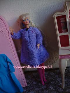 Barbie cappottino ai ferri. anche a Barbie piace l'handmade