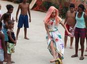 Lady Gaga zonzo nelle favelas