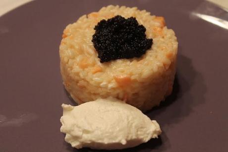 Risotto al salmone con uova di lompo e yogurt greco