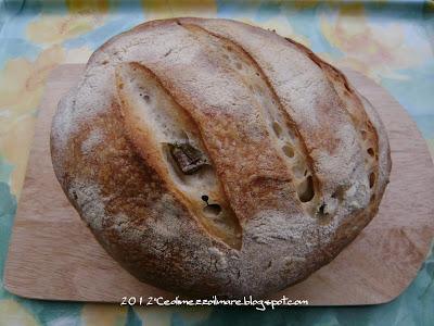 Pane con olive con l'impasto base nr.3 della Cuochina