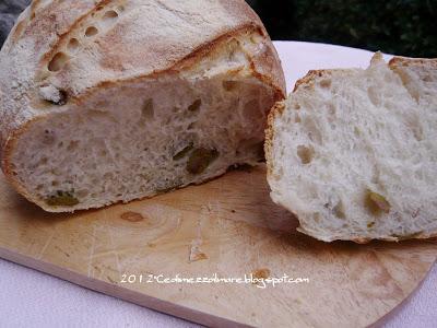 Pane con olive con l'impasto base nr.3 della Cuochina