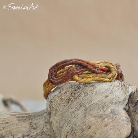 Bracciale in corda e gommalacca