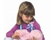 Ecco bambola allatta seno: polemiche negli