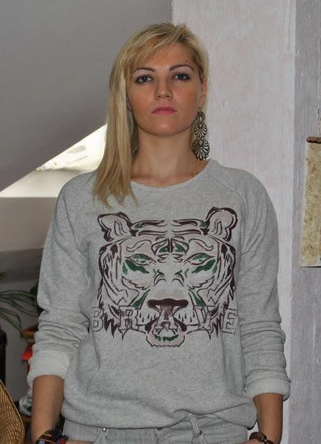 TIGER SWEATSHIRT