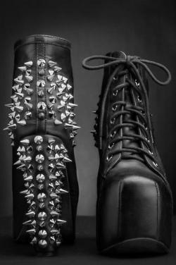 Un solo nome: Jeffrey Campbell Un solo nome: Jeffrey Campbell