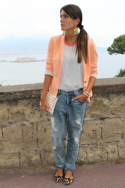 Boyfriend jeans and colored blazer