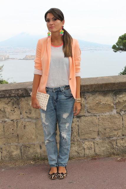 Boyfriend jeans and colored blazer