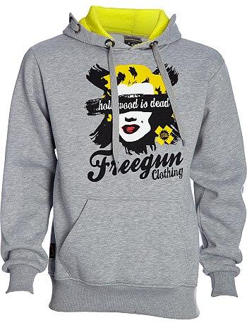 Un morbido e caldo pullover con cappuccio by Freegun