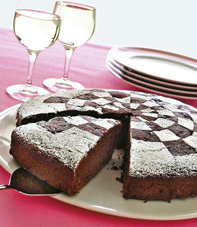 http://www.donnamoderna.com/var/ezflow_site/storage/images/media/images/cucina/torta-al-cioccolato/servi-la-torta/68225901-1-ita-IT/Servi-la-torta_v_gdv.jpg