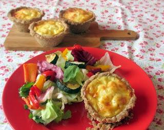 TARTELLETTE SALATE RIPIENE DI SALMONE E SPINACI