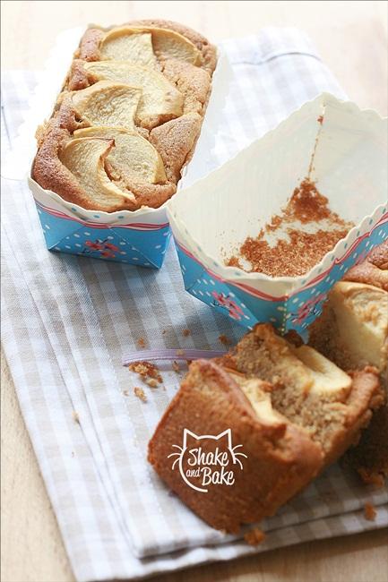 Apples, dates and cinnamon loaves