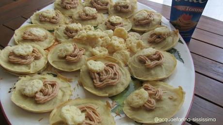 mini farinate di ceci con patè di tonno e grock