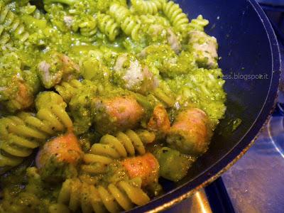 Fusilli con broccoli e salsiccia